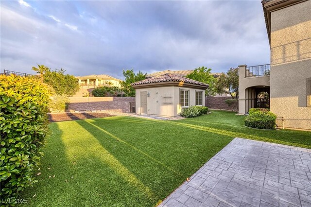 2900 Valvent Ct, Henderson, NV 89044 - view of yard featuring an outbuilding, a patio, and a balcony