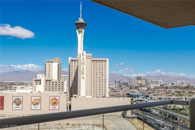 view of city featuring a mountainous background