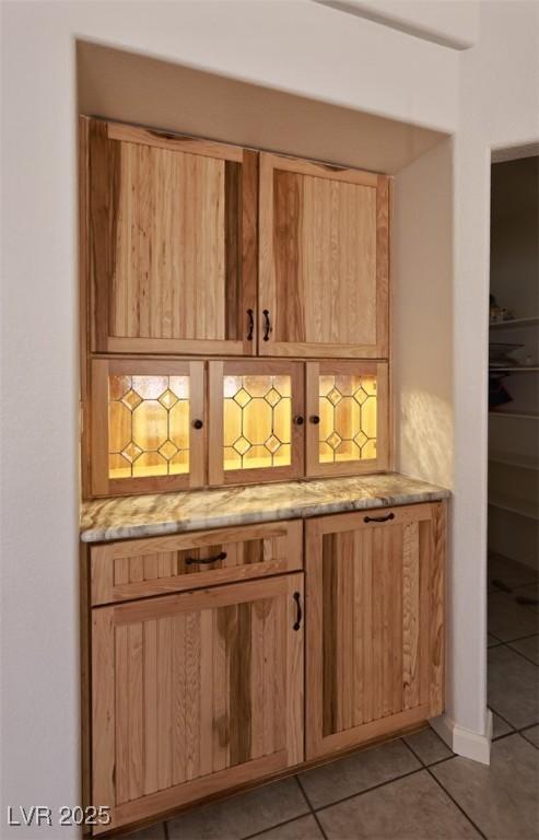6016 Bungalow Bay St, Las Vegas, NV 89130 - bar featuring light tile patterned floors