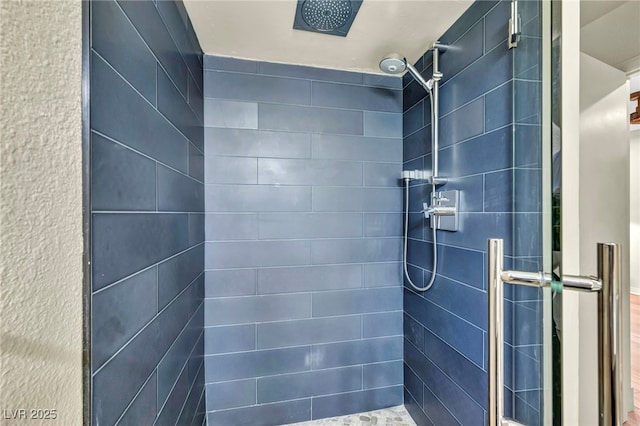 bathroom featuring tiled shower