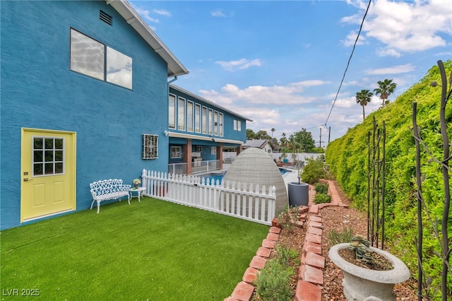 view of yard featuring a balcony