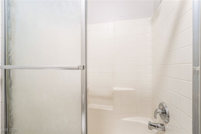 full bath with bath / shower combo with glass door