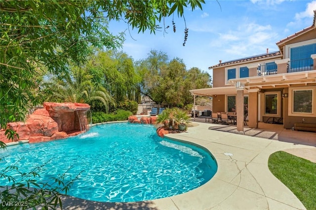 2940 Cimini Ct, Henderson, NV 89052 - swimming pool featuring a patio area