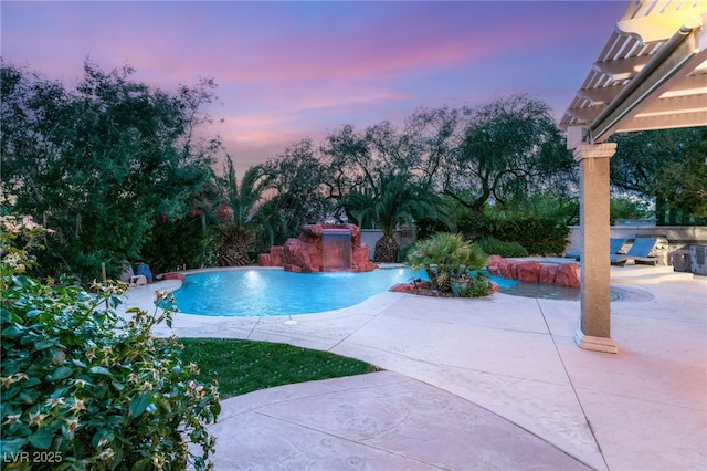 2940 Cimini Ct, Henderson, NV 89052 - swimming pool with a patio