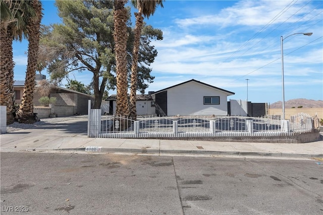 4186 Toronto Cir, Las Vegas, NV 89121 - view of front of property with a fenced front yard