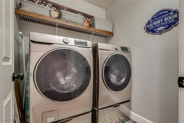 680 Moonlight Stroll St, Henderson, NV 89002 - laundry room featuring washer and clothes dryer and baseboards