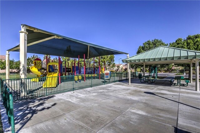 5862 Bluthe Bridge Ave, Las Vegas, NV 89141 - view of property's community with fence