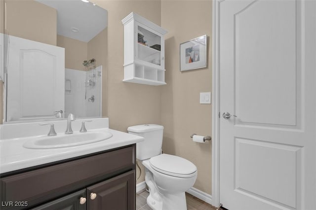 full bathroom with a shower, toilet, vanity, and baseboards