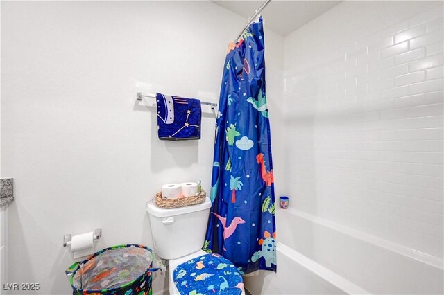 1125 Meadow Sparrow Pl, Henderson, NV 89011 - bathroom featuring shower / tub combo with curtain and toilet