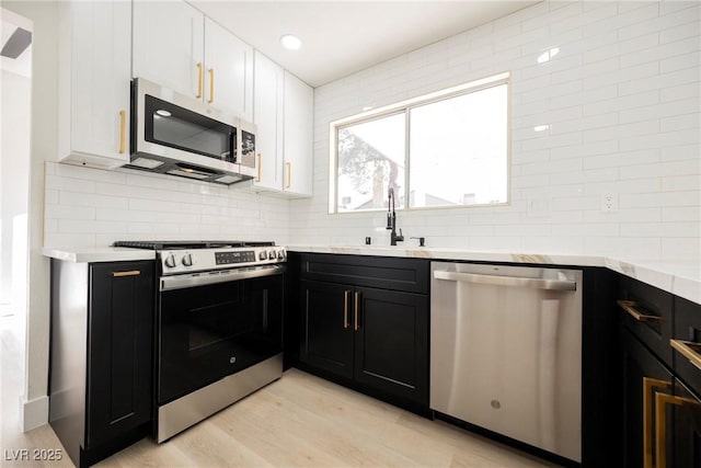 4669 Winfield Dr, Las Vegas, NV 89147 - kitchen with appliances with stainless steel finishes, a sink, decorative backsplash, light countertops, and recessed lighting