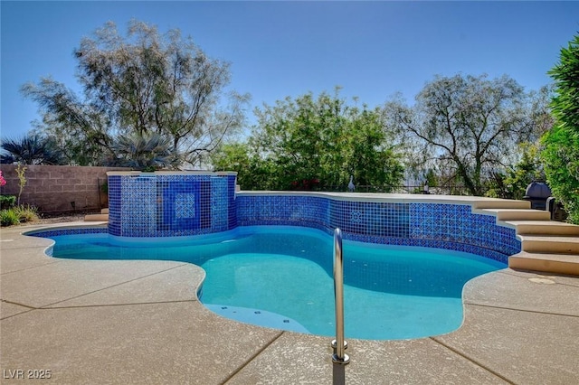 view of swimming pool featuring fence