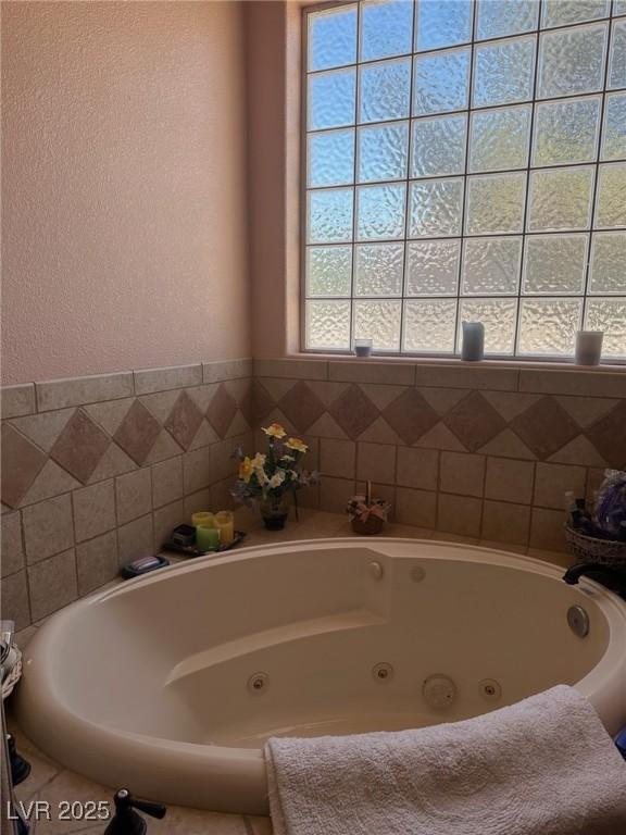 3551 Sagebrush Ave, Pahrump, NV 89048 - bathroom featuring a whirlpool tub and a textured wall