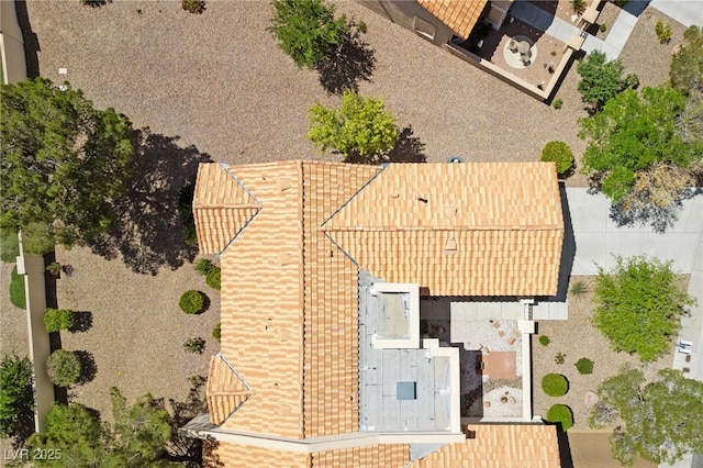 aerial view of property and surrounding area