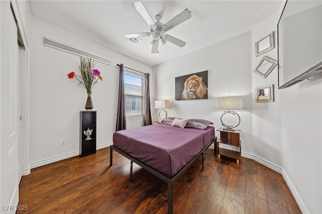 bedroom with hardwood / wood-style floors, baseboards, and ceiling fan