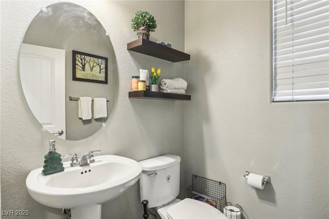 334 E Neal Ave, Las Vegas, NV 89183 - half bath featuring a sink, toilet, and a textured wall