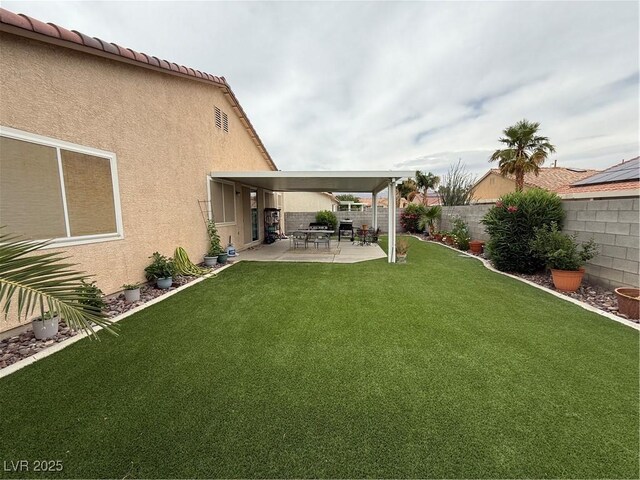 5318 Rio Eldorado Ct, North Las Vegas, NV 89031 - view of yard featuring a patio