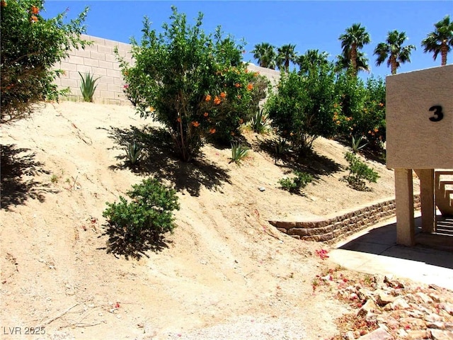 3720 Desert Marina Dr Unit 33, Laughlin, NV 89029 - view of yard with fence