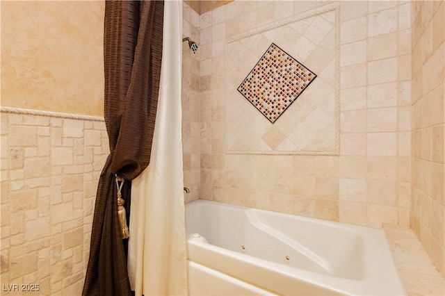 7625 Coley Ave, Las Vegas, NV 89117 - bathroom featuring a combined bath / shower with jetted tub