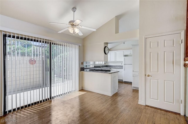532 Greenbriar Pl, Boulder City, NV 89005 - kitchen featuring freestanding refrigerator, ceiling fan, white cabinets, wood finished floors, and a peninsula