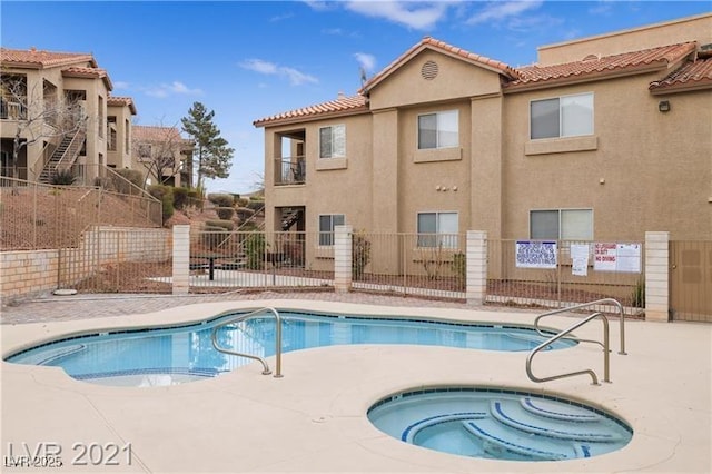 2110 Los Feliz St Unit 1066, Las Vegas, NV 89156 - community pool with fence, a hot tub, and a patio area