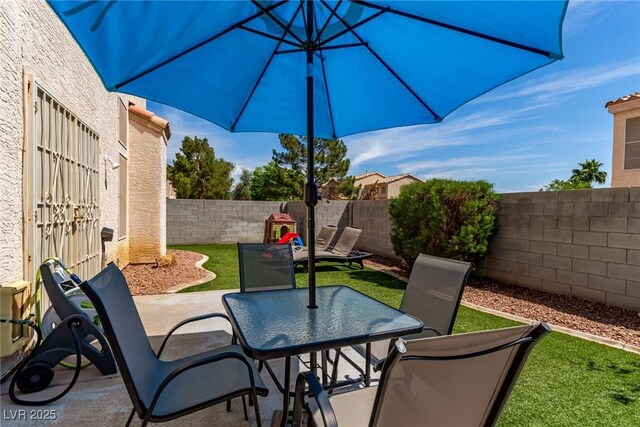 7912 Horn Beam Ct, Las Vegas, NV 89131 - view of patio with a fenced backyard and outdoor dining space