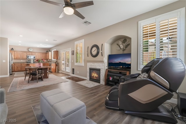 living room featuring ceiling fan, baseboards, healthy amount of natural light, and recessed lighting