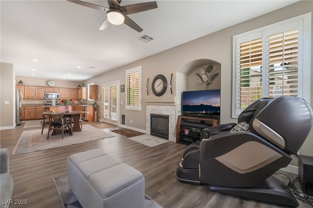 living area featuring a ceiling fan, baseboards, plenty of natural light, and recessed lighting