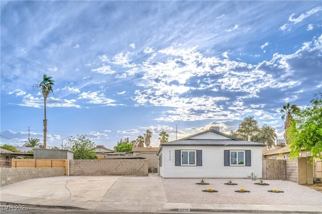 5239 Elgin Cir, Las Vegas, NV 89122 - view of front of property with fence