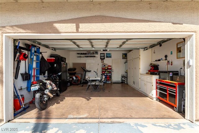 1360 Angel Falls St, Las Vegas, NV 89142 - view of garage