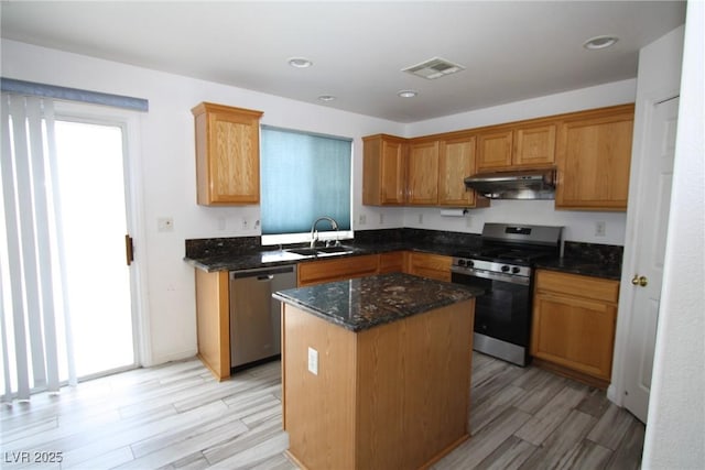 3440 Crystal Tower St, Las Vegas, NV 89129 - kitchen with appliances with stainless steel finishes, under cabinet range hood, a sink, light wood-style floors, and a kitchen island