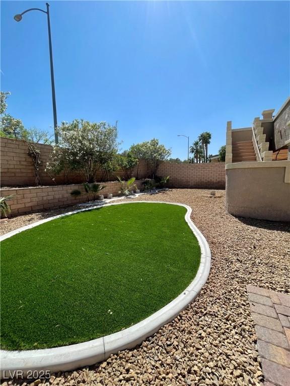 8397 San Ramon Dr, Las Vegas, NV 89147 - view of yard