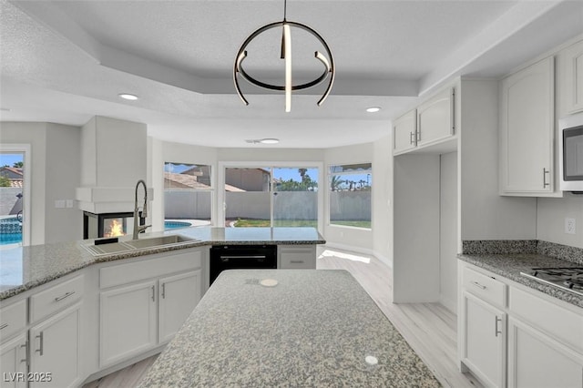 3604 N Campbell Rd, Las Vegas, NV 89129 - kitchen with a sink, healthy amount of natural light, light wood-style flooring, a textured ceiling, and recessed lighting