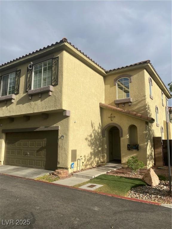 8913 Cambridge Glen Ct, Las Vegas, NV 89149 - view of front of home featuring stucco siding, a garage, a tile roof, and concrete driveway
