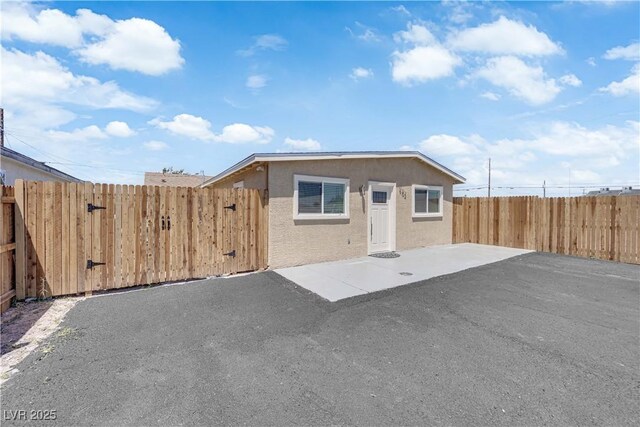 952 Balzar Ave, Las Vegas, NV 89106 - view of front of home with fence, a patio area, stucco siding, and a gate