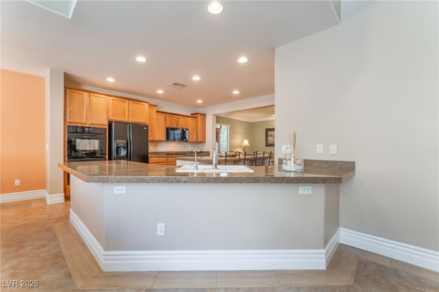 11405 Perugino Dr, Las Vegas, NV 89138 - kitchen featuring black appliances, a sink, a peninsula, baseboards, and recessed lighting