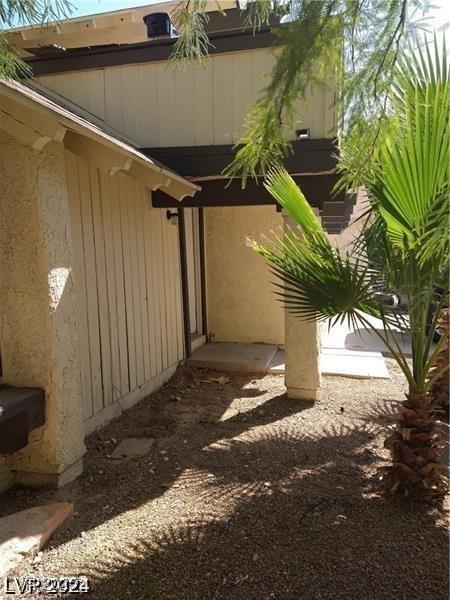 4760 Woodridge Rd, Las Vegas, NV 89121 - view of home's exterior with stucco siding