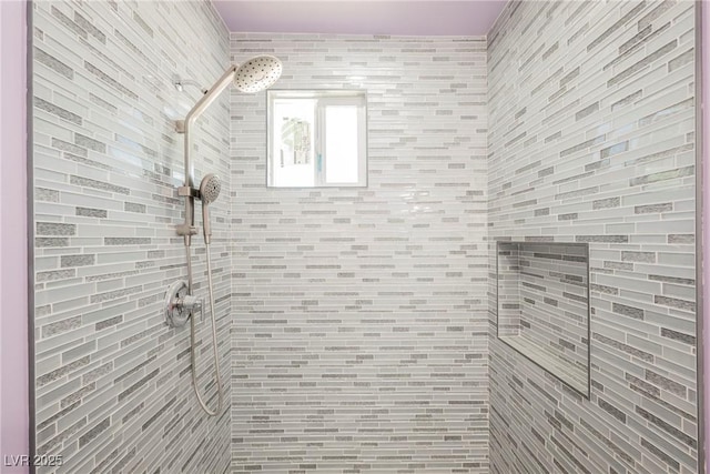 2807 Hermosa St, Las Vegas, NV 89169 - bathroom featuring tiled shower
