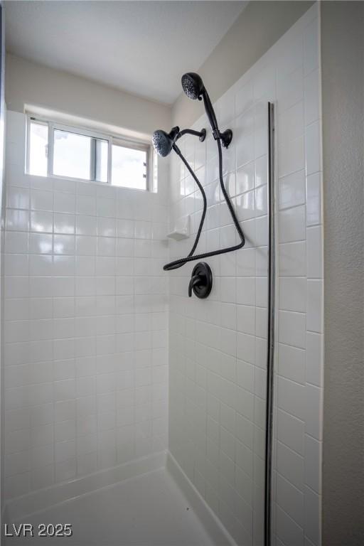 520 Arrowhead Trl Unit 1322, Henderson, NV 89015 - bathroom with a tile shower and a textured wall