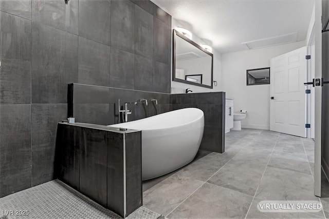 1700 E Oakey Blvd, Las Vegas, NV 89104 - full bath with a soaking tub, toilet, and vanity