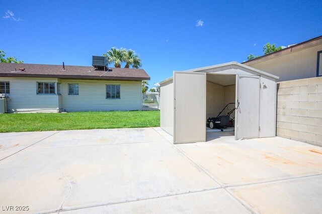 633 5th St, Boulder City, NV 89005 - view of patio / terrace featuring central AC unit