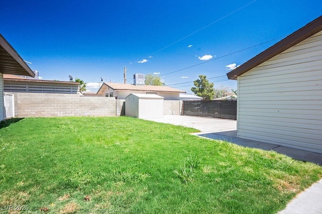 633 5th St, Boulder City, NV 89005 - view of yard with a patio