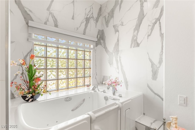10404 Long Leaf Pl, Las Vegas, NV 89134 - bathroom with a garden tub