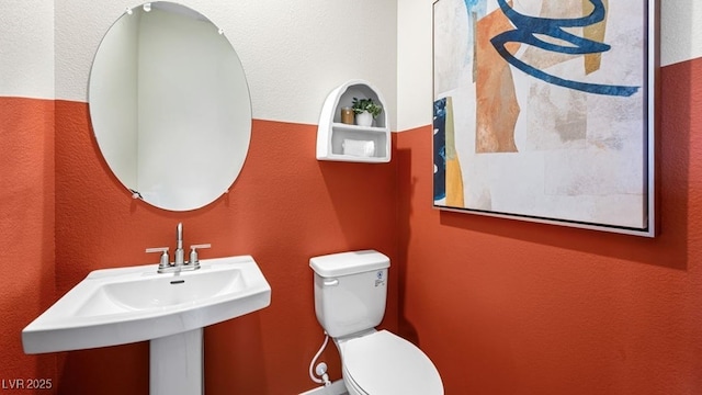 338 Taylor St, Henderson, NV 89015 - bathroom featuring toilet, a textured wall, and a sink