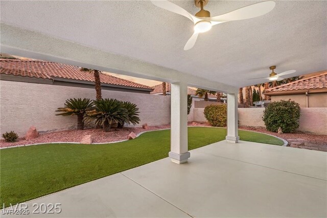 1613 Shadow Rock Dr, Las Vegas, NV 89117 - view of patio featuring ceiling fan