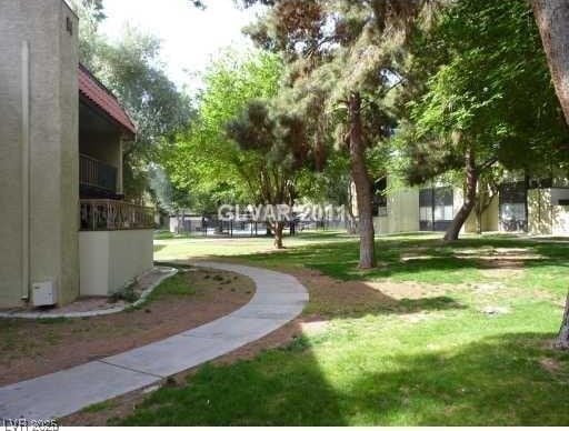 1405 Vegas Valley Dr Unit 378, Las Vegas, NV 89169 - view of community with a yard