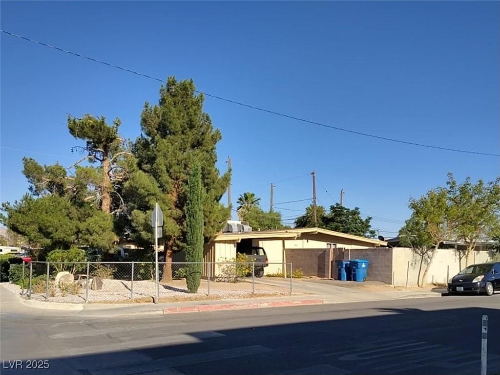 2001 E Mcwilliams Ave, Las Vegas, NV 89101 - view of front of home
