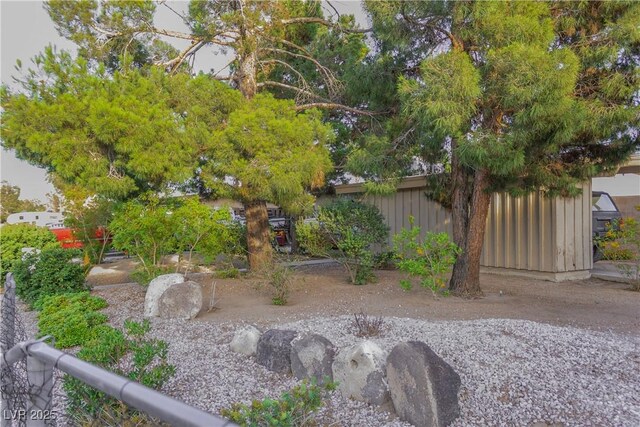 2001 E Mcwilliams Ave, Las Vegas, NV 89101 - view of yard