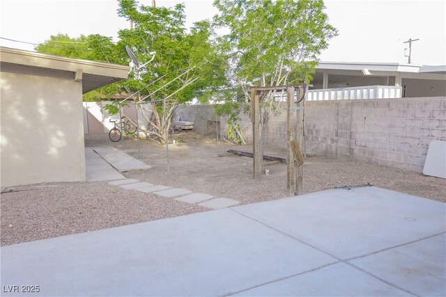 2001 E Mcwilliams Ave, Las Vegas, NV 89101 - fenced backyard featuring a patio area