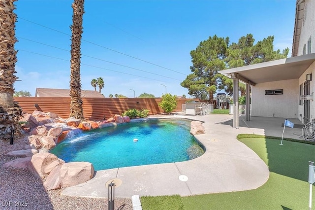 1088 Casady Hollow Ave, Henderson, NV 89012 - view of swimming pool featuring a patio area, a fenced backyard, and a putting green