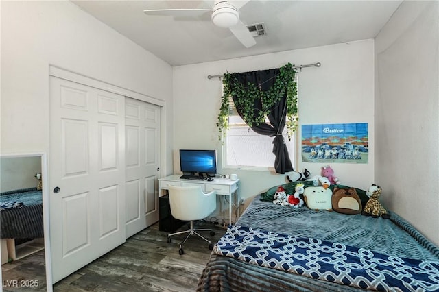 564 Lampshire Ln, Pahrump, NV 89060 - bedroom featuring wood finished floors, a closet, a ceiling fan, and a desk